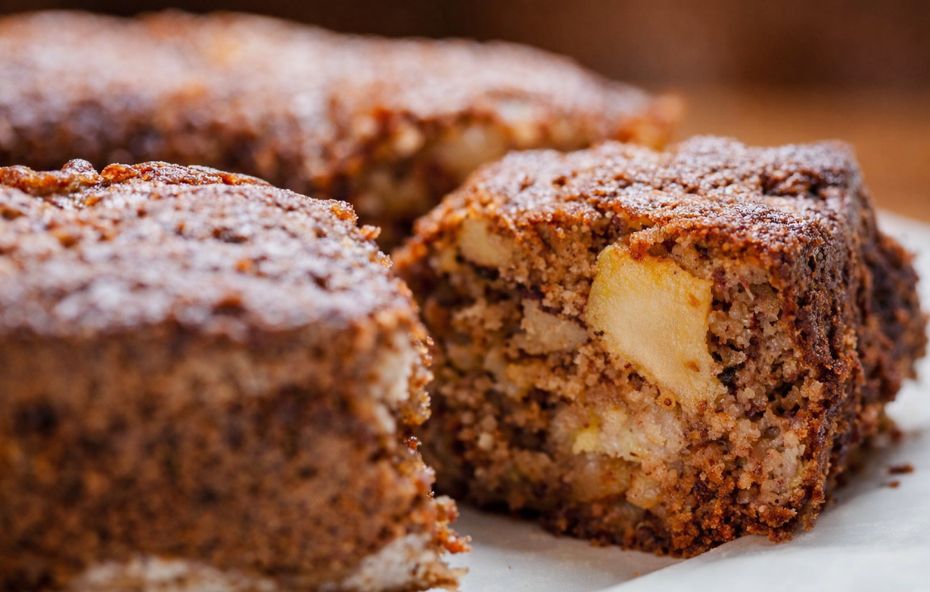 Bolo de Banana com Canela e Castanhas
