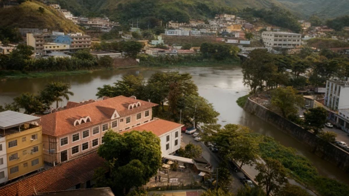 Quantos habitantes tem em Barra do Piraí, RJ?